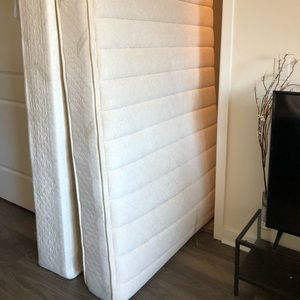 FULL SIZE BED + BOX SPRING SET